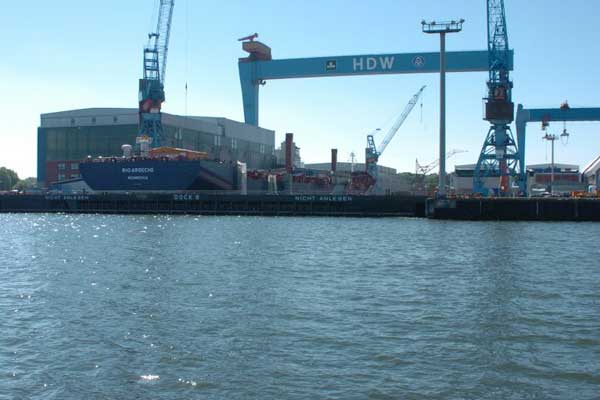 Howaldswerke-Deutsche Werft GmbH mit Hochkran Howaldswerke-Deutsche Werft GmbH mit Hochkran