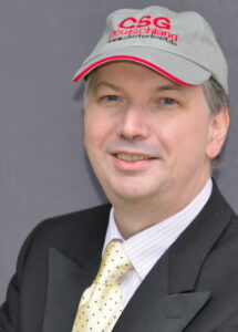 Prof. Dr. Hartmut Göbel mit CSG-Ehrenmitgliedsmütze