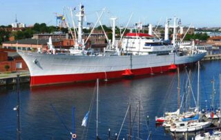 cap-san-diego-vor-der-schmerzklini-kiel-2