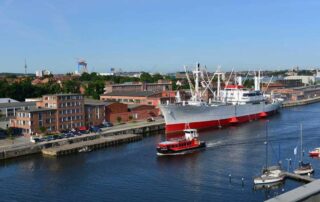 cap-san-diego-vor-der-schmerzklini-kiel-3