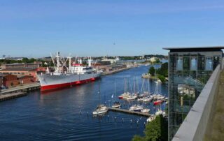 cap-san-diego-vor-der-schmerzklini-kiel-4