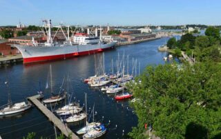 cap-san-diego-vor-der-schmerzklini-kiel-8