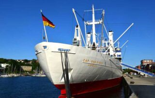 cap-san-diego-vor-der-schmerzklini-kiel-9