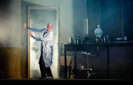 Anthony Pilavachi’s stage direction of Siegfried at Theater Lübeck (2009) shows the visual disturbances of a typical migraine aura in Act1, Scene 3 of Siegfried as „Gesamtkunstwerk“. Photo: Jörg Metzner Anthony Pilavachi's stage direction of Siegfried at Theater Lübeck (2009) shows the visual disturbances of a typical migraine aura in Act1, Scene 3 of Siegfried as "Gesamtkunstwerk". Photo: Jörg Metzner